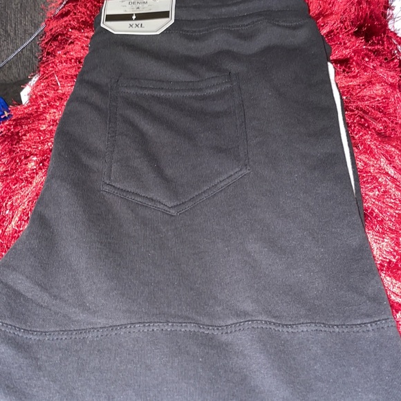 SweatShorts - Picture 2 of 3